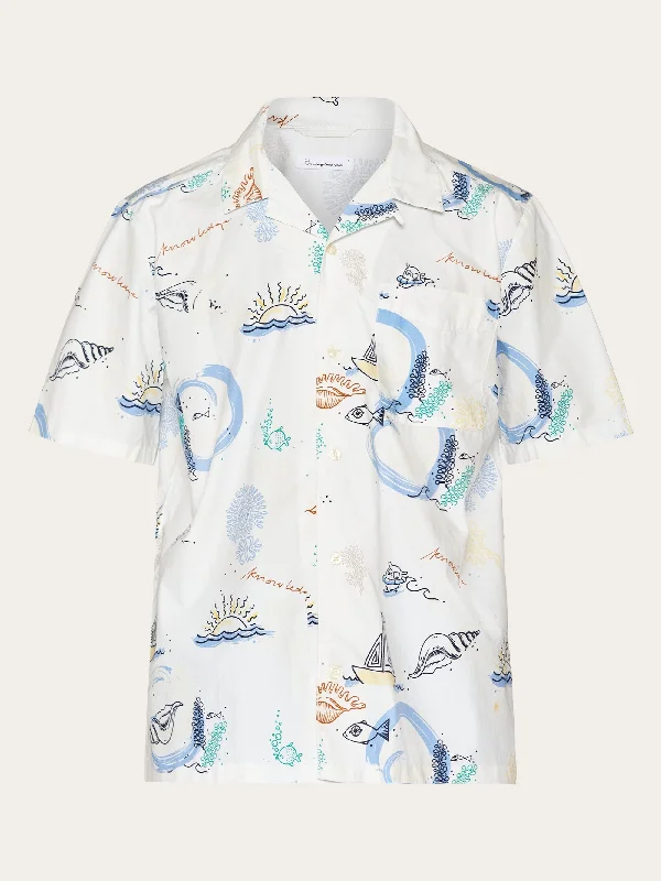 Box short sleeve AOP embr. shirt - GOTS/Vegan - White Adventure